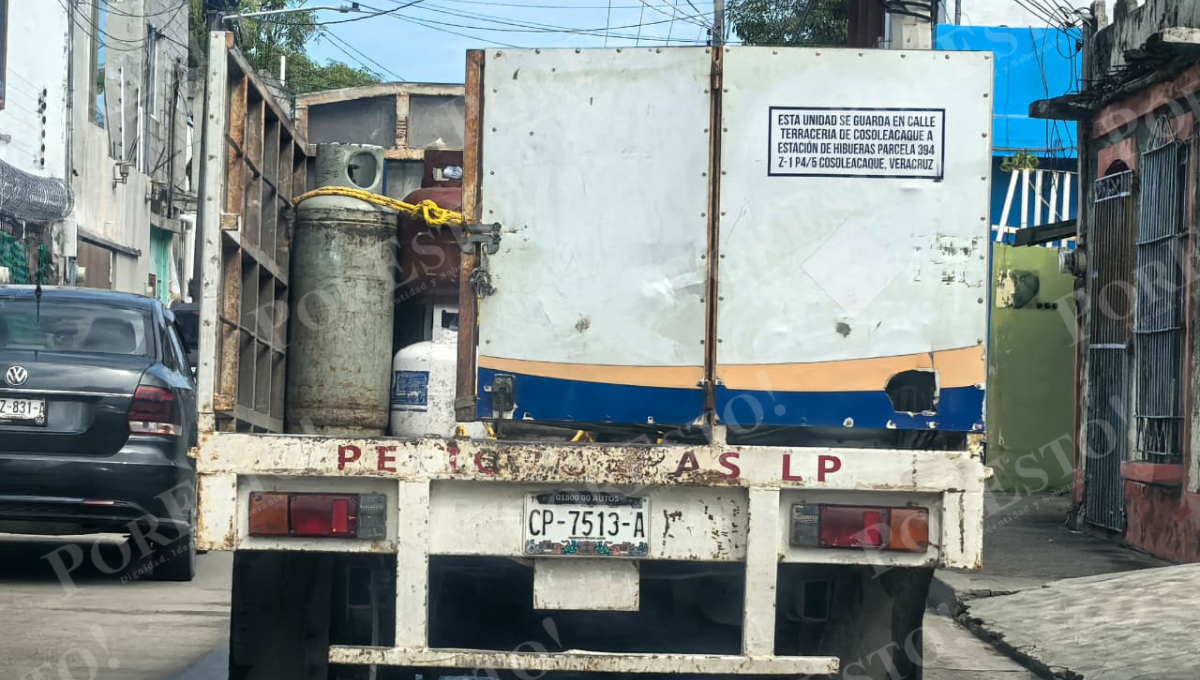 Las fugas provienen de tanques deteriorados, corrosión, falta de mantenimiento o mangueras inadecuadas.