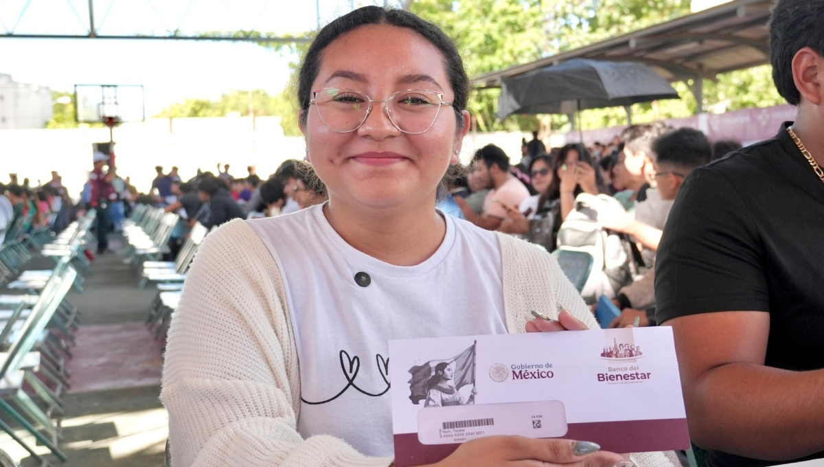 Se entregan los pagos de los programas Mujeres y Juventudes Renacimiento en Yucatán