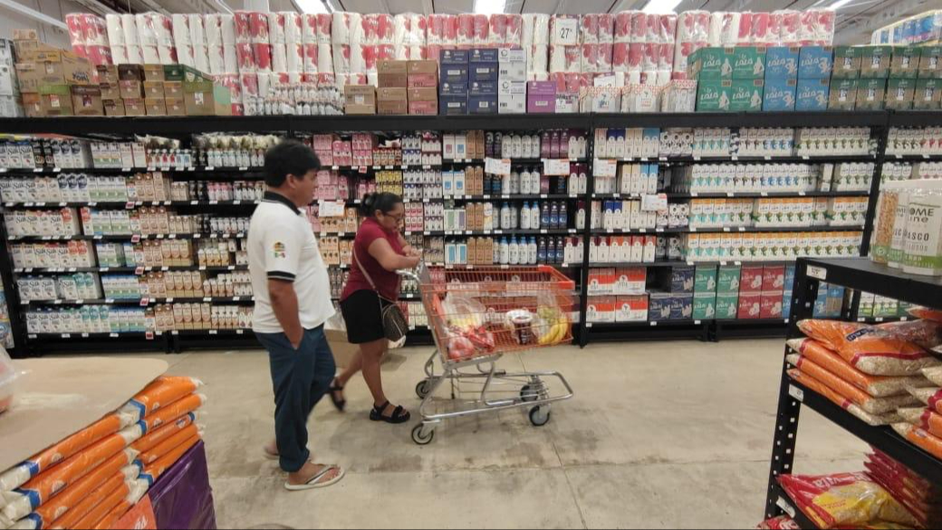 Madres de familia y vendedoras lamentan alza de precios para la Navidad