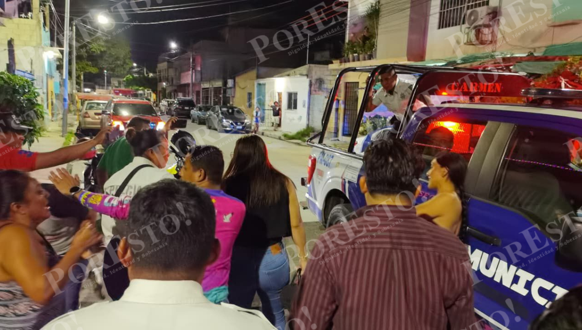 Policía rescata a conductora a punto de ser agredida en Isla de Tris.
