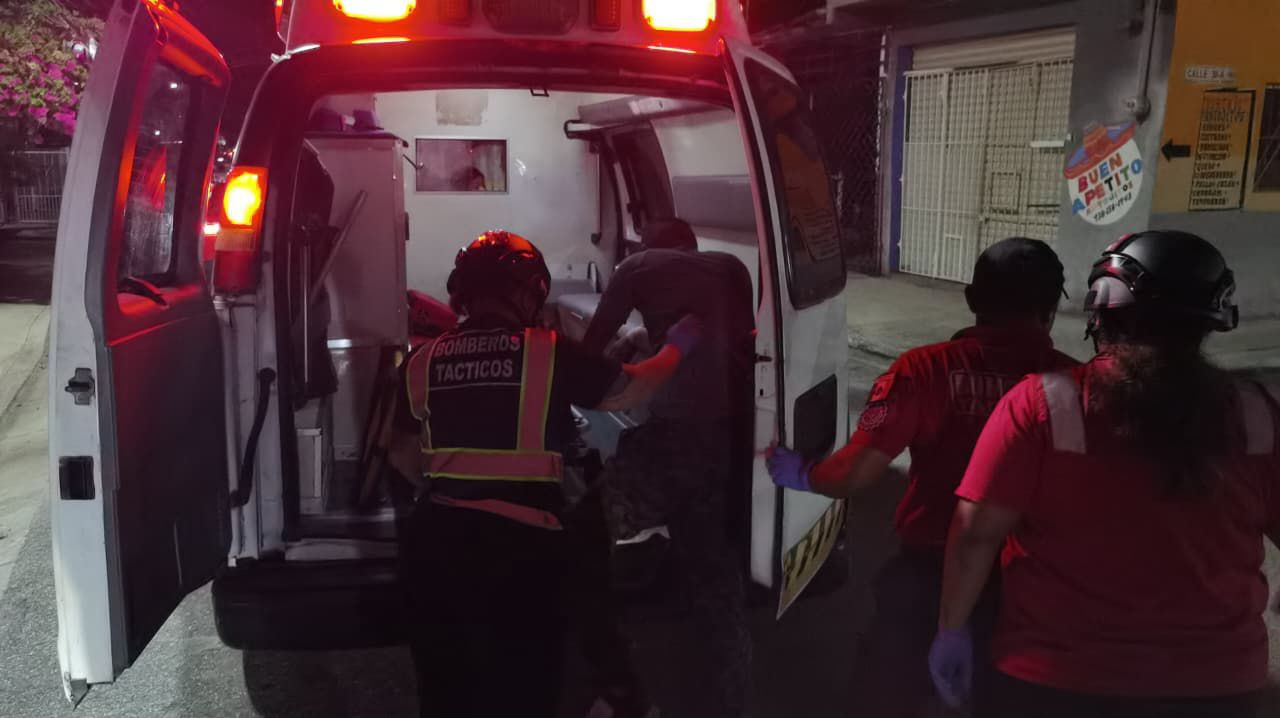 El hombre fue trasladado de urgencia al hospital por una grave lesiona en el brazo