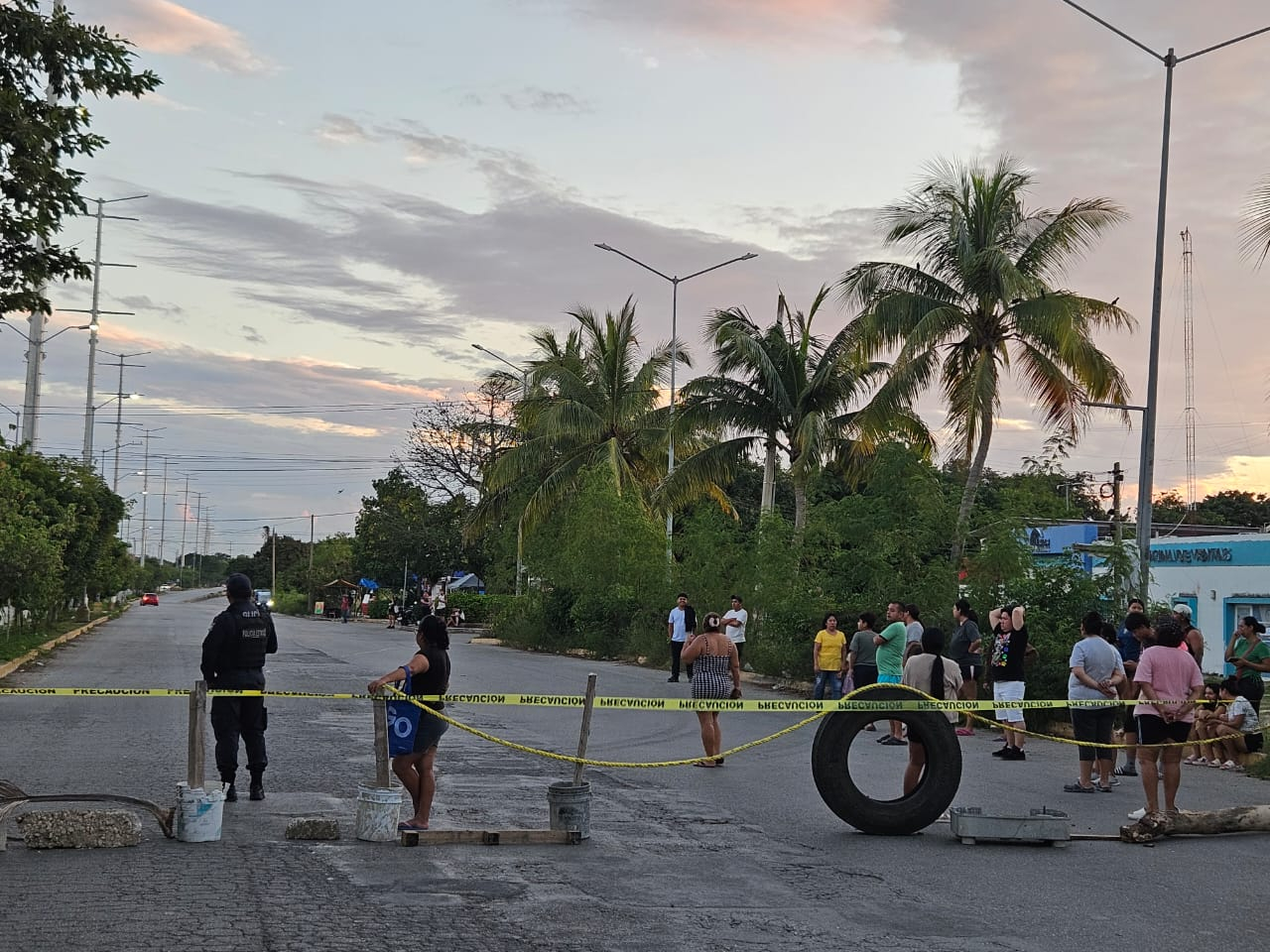 Habitantes del fraccionamiento Arcos Paraíso tomaron la decisión de bloquear.