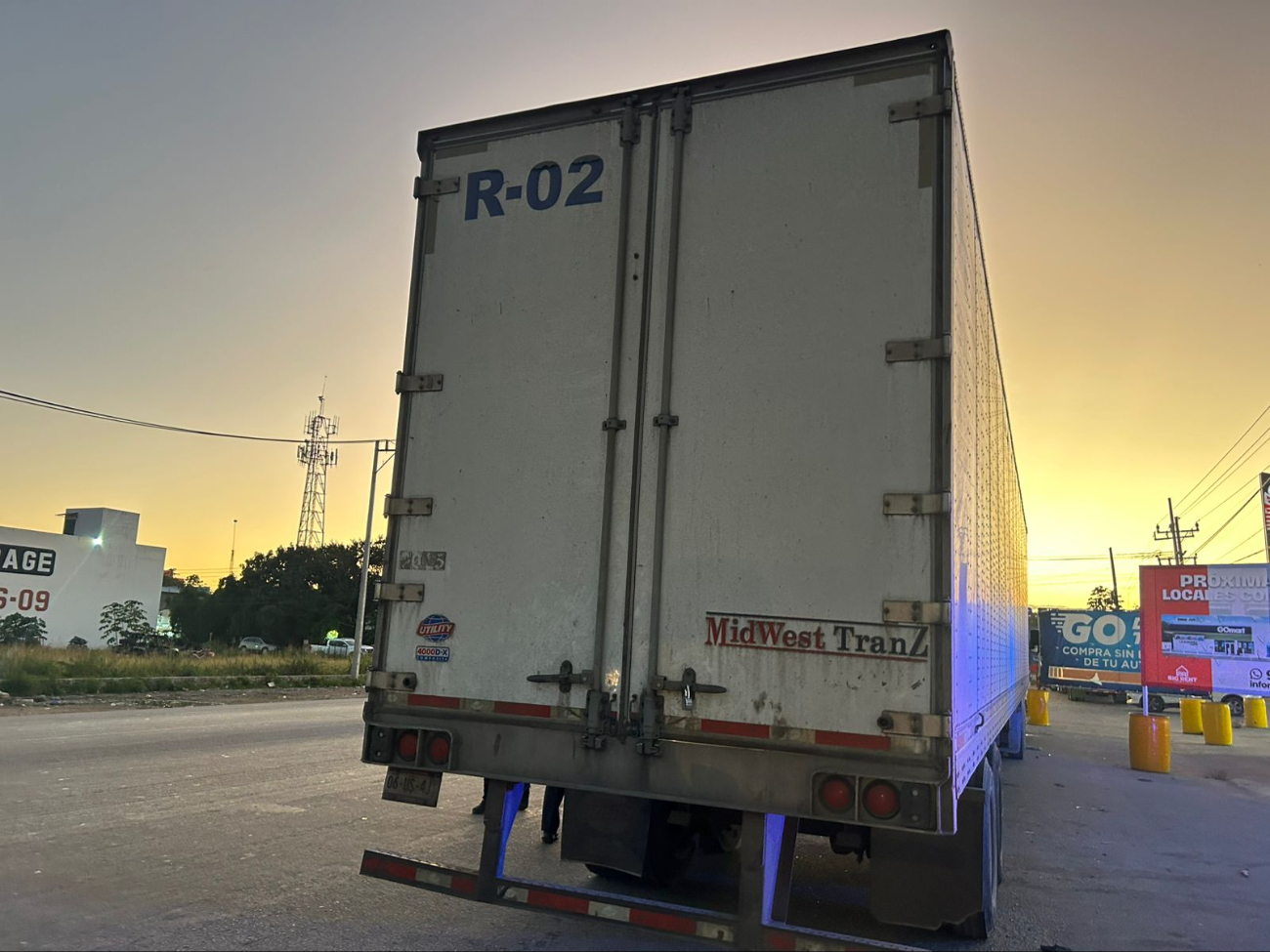 El conductor del camión fue asegurado por las autoridades