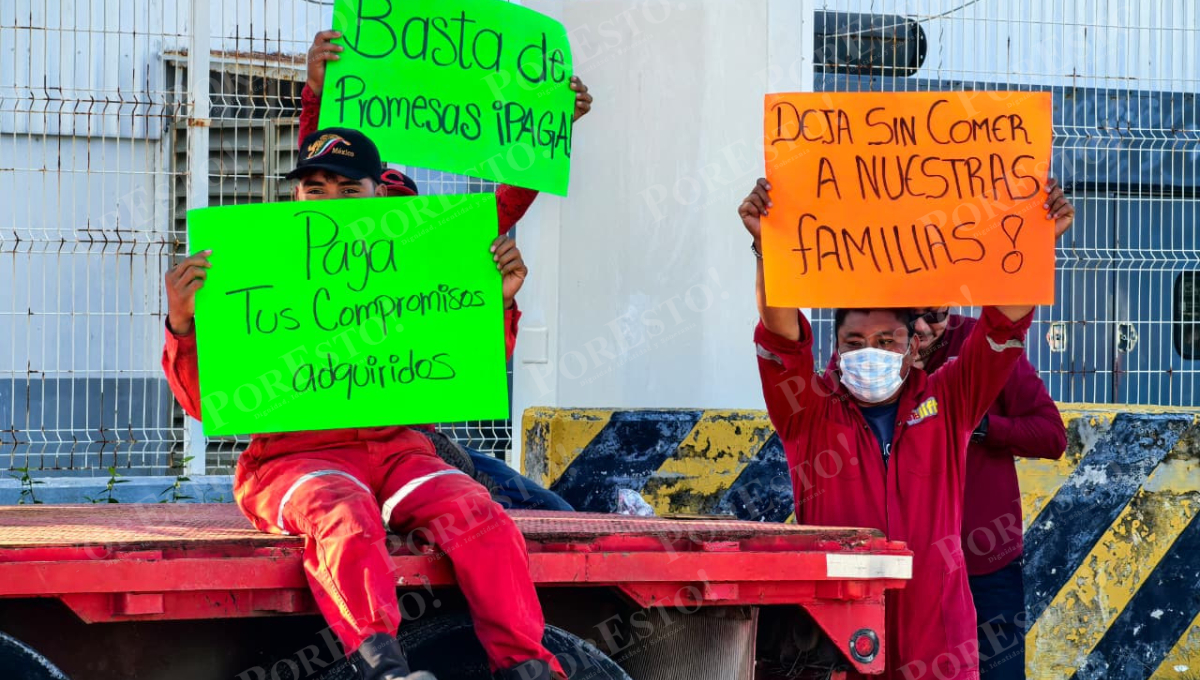 Protesta en carretera Carmen–Puerto Real: trabajadores bloquean acceso con camiones