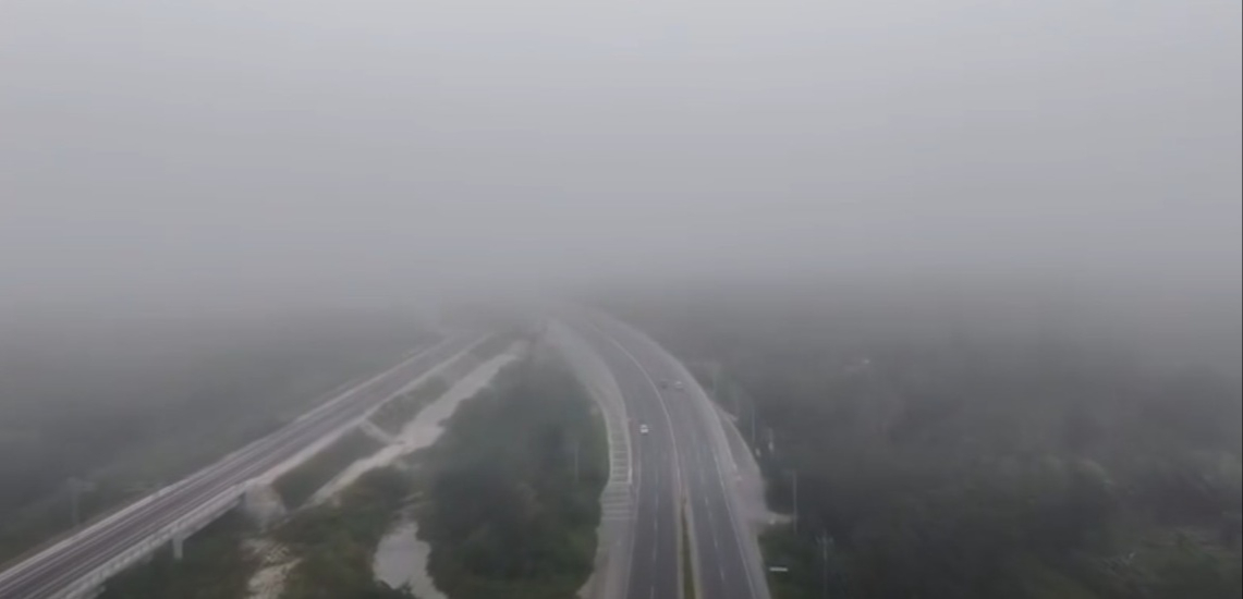 Se espera que la niebla se prolongue durante la mañana, a causa de la acumulación de humedad