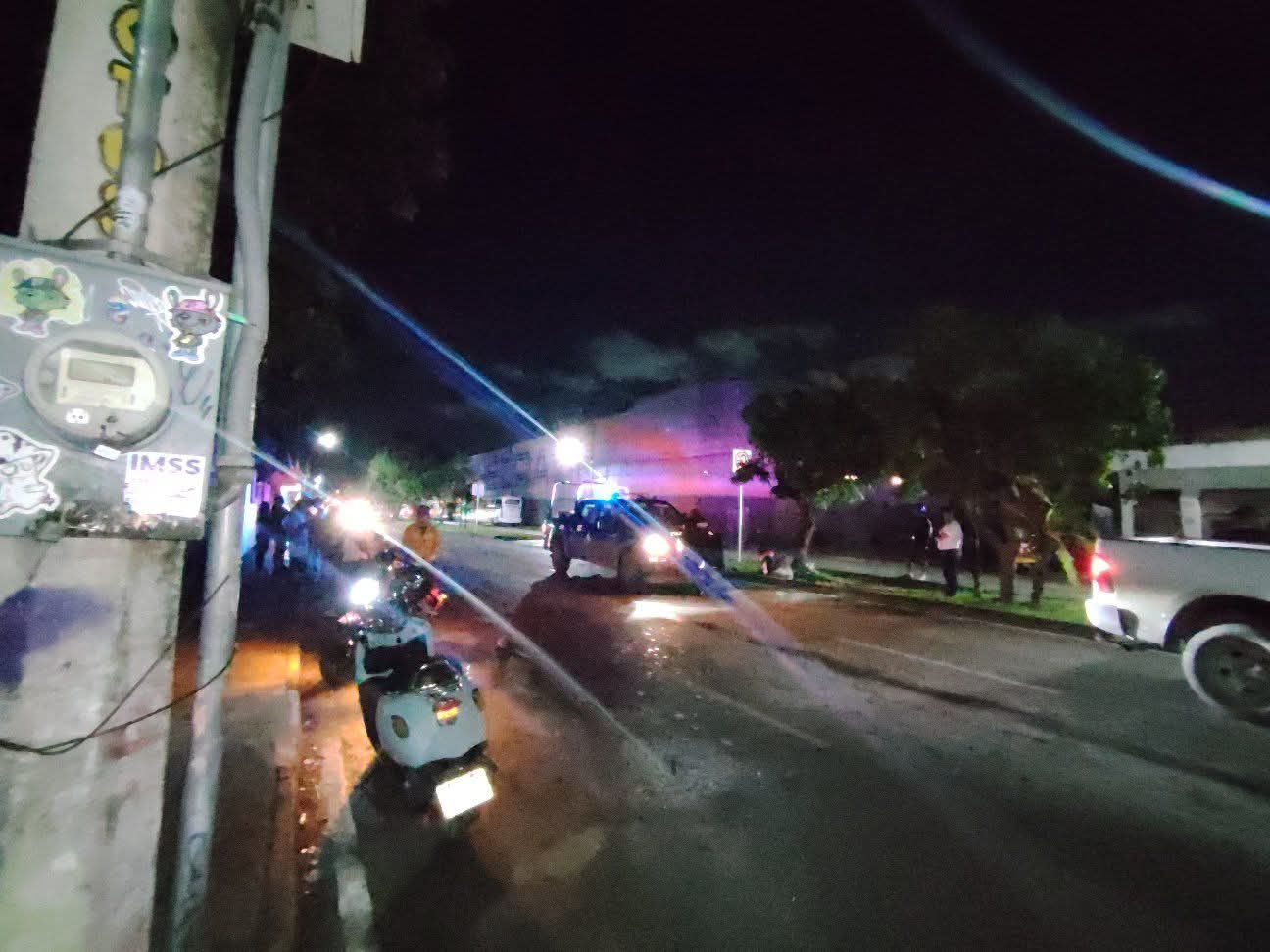 Un hombre y una mujer resultaron heridos y fueron trasladados a un hospital.