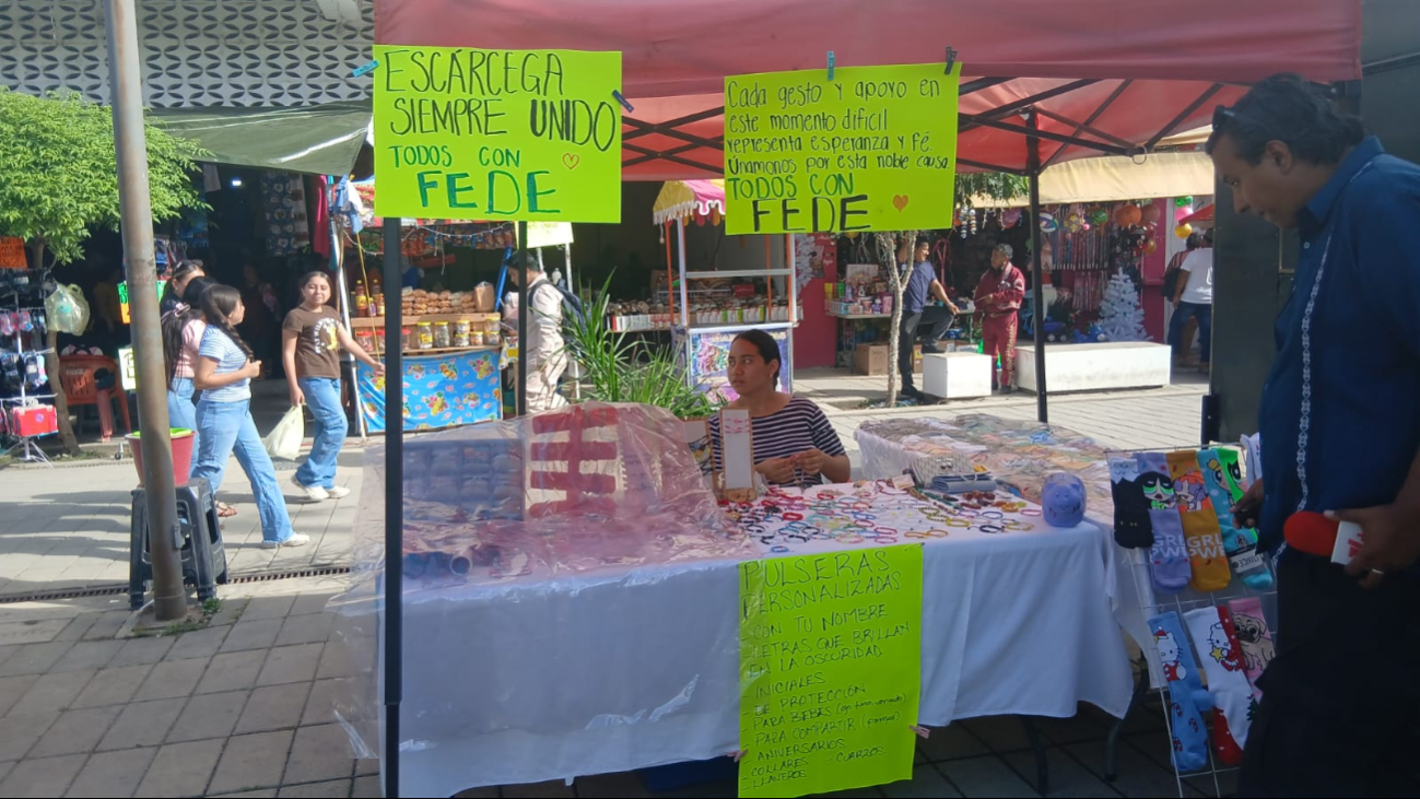Vendedores ambulantes de Escárcega instalaron un punto de recaudación en apoyo a la familia.