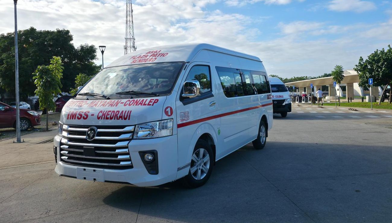 Jacinto Sosa Novelo, titular de la ATY, encabezó el banderazo de salida de las unidades