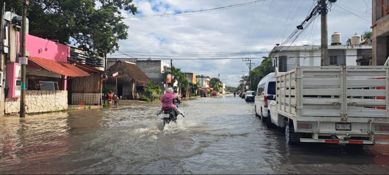 Habitantes de la zona señalaron la basura como una de las causas de la obstrucción de coladeras
