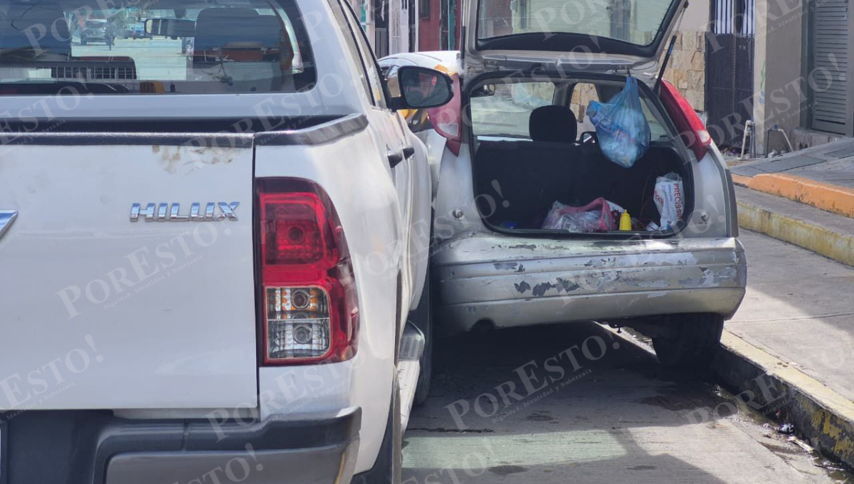 El accidente dejó cuantiosos daños materiales y afectaciones al tránsito.