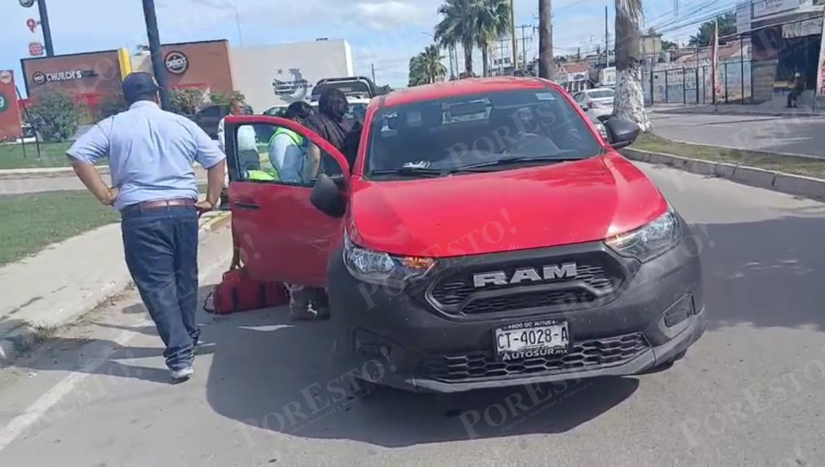 El menor presentó una lesión en el pie y la embarazada fue trasladada al hospital para valoración.