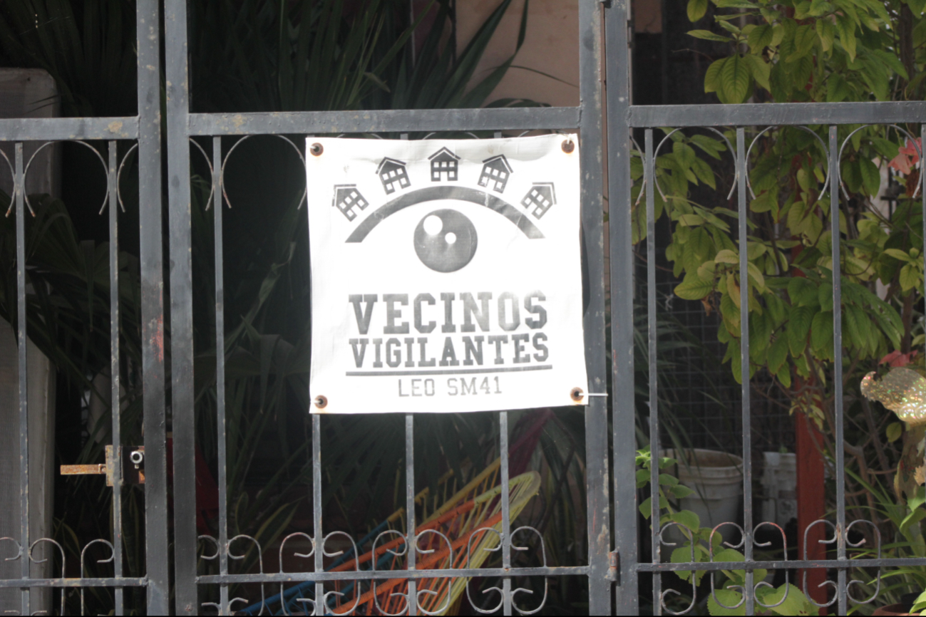 En una de las casas, una familia sufrió un atraco por sujetos armados, quienes no han sido localizados