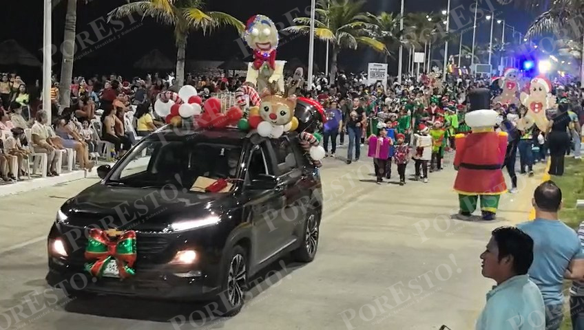 Escuelas, instituciones, asociaciones y agrupaciones artísticas conformaron la caravana festiva.