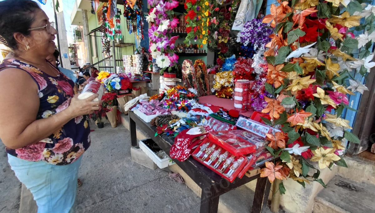 La comerciante Hortensia González reporta buenas ventas en los primeros días de diciembre.