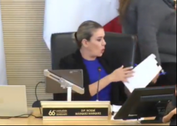 La legisladora no pudo ocultar su sorpresa al ver el documento.