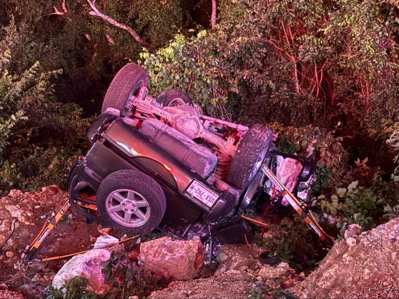 La mujer ya no presentaba signos vitales al ser rescatada del vehículo