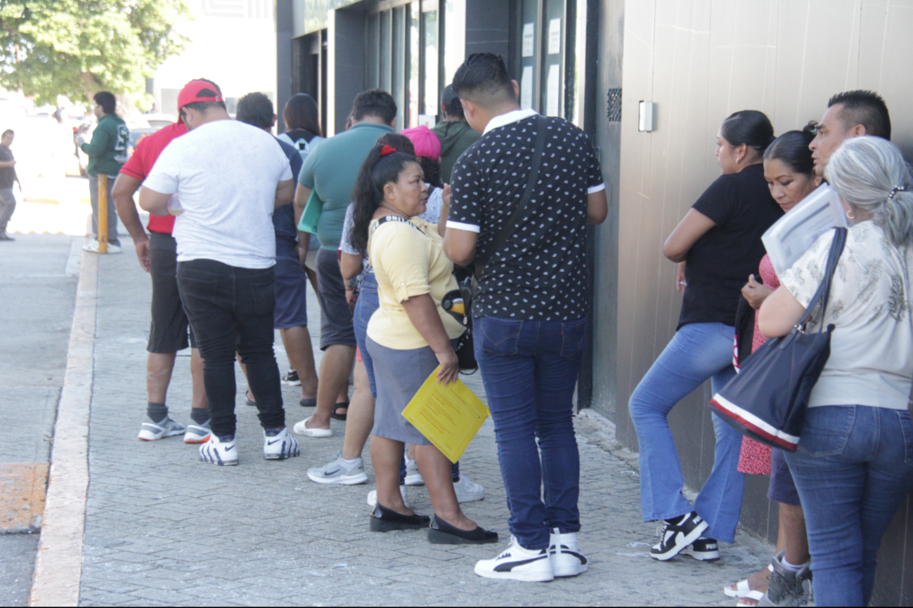 Pese a que trabajadores pagan puntualmente sus inmuebles ven cómo el saldo pendiente sube sin control.