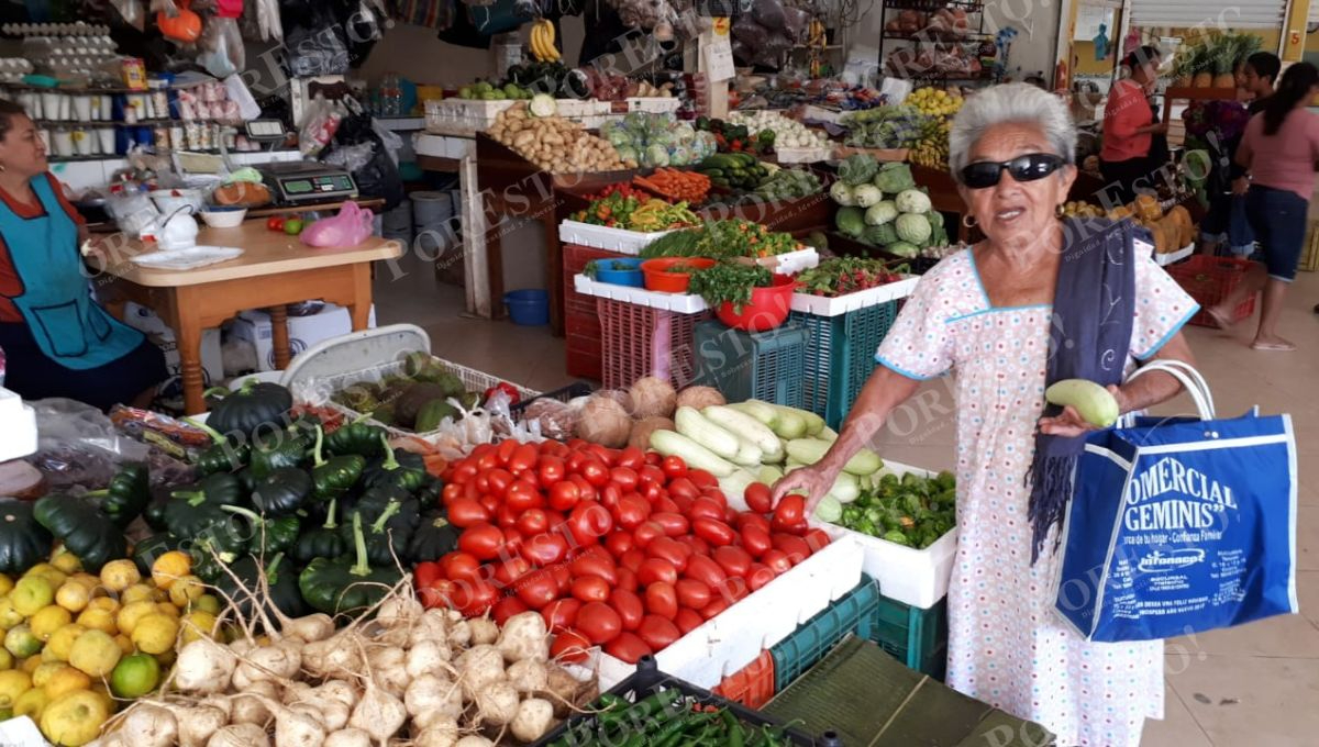 Locatarios alertan por incremento en precios de verduras previo a Navidad