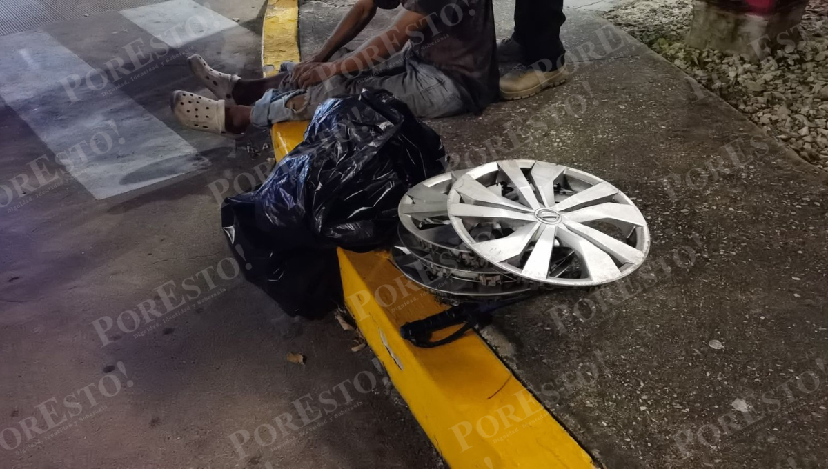 El propietario del vehículo decidió no denunciar y pidió únicamente que el sujeto limpiara el desorden que dejó al ocultarse.