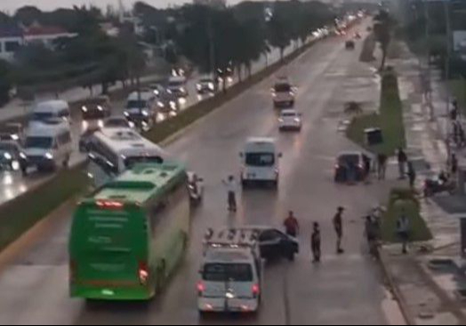 Un accidente vial se registró la mañana de este sábado en el bulevar Luis Donaldo Colosio de Cancún.