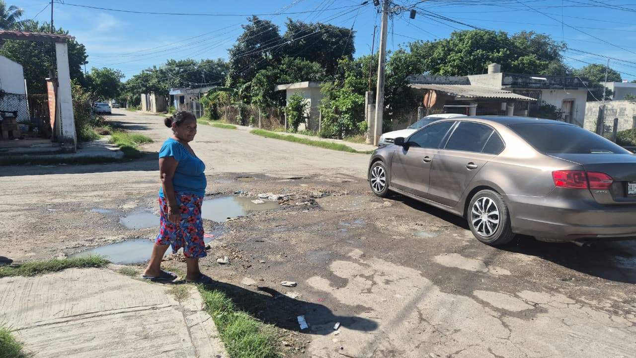 Vecinos de la Guadalupe Victoria exigen drenaje pluvial ante deterioro de calles por estancamiento de agua por la 16 con 41
