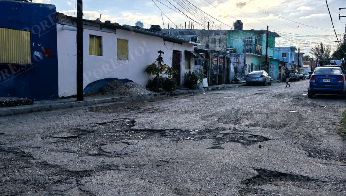 Zona oriente de Carmen sufre por baches profundos; colonias exigen intervención urgente