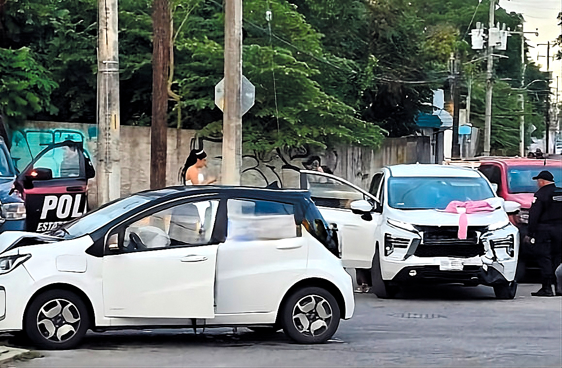 La afectada, quien quedó hecha un manojo de nervios, pudo tomar el control de la situación y aunque con retraso, llegó a su boda. 