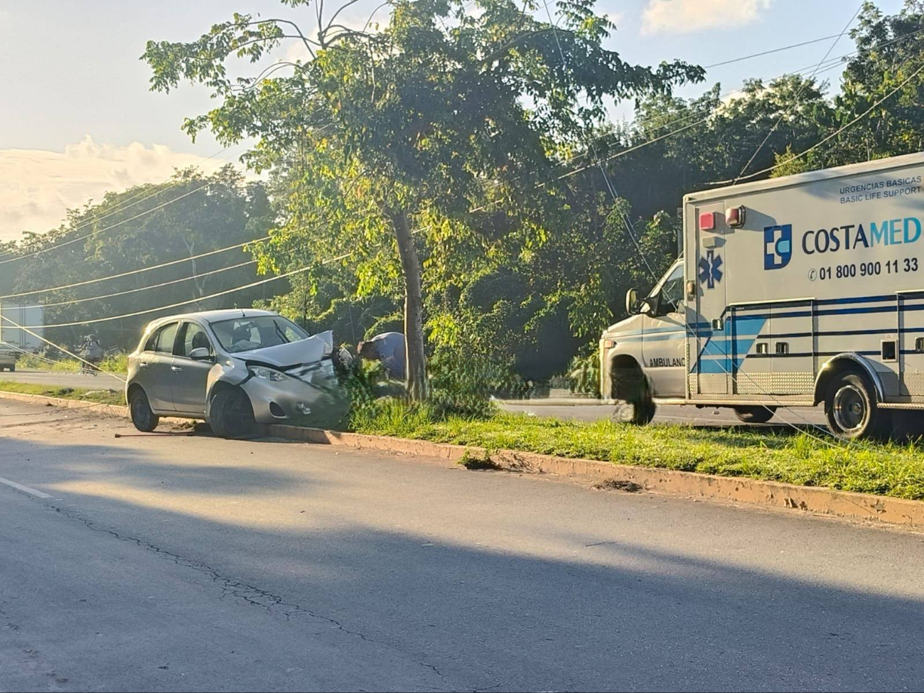 El auto fue llevado al corralón, mientras que el conductor fue asegurado por autoridades