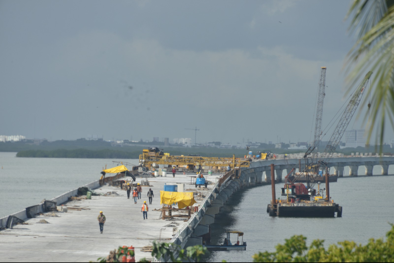 Los trabajadores aseguran que el puente estará listo en tiempo y forma.