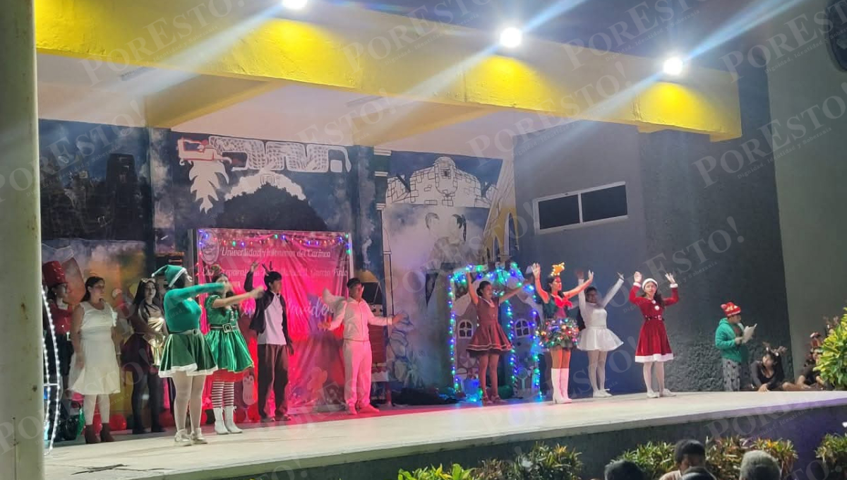 Tras la misa y la procesión, se llevó a cabo un festival navideño.