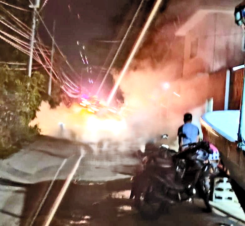 El propietario del vehículo siniestrado identificó a dos sujetos como los responsables del fuego