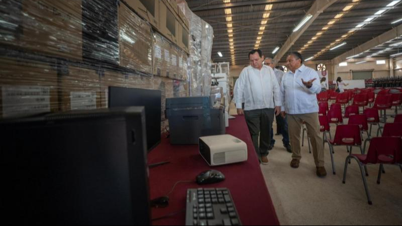 Yucatán fortalece infraestructura educativa con entrega de mobiliario escolar