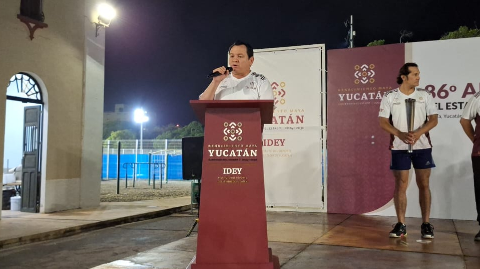 Además de realizar un recorrido por las instalaciones, el Gobernador develó una placa Además de realizar un recorrido por las instalaciones, el Gobernador develó una placa