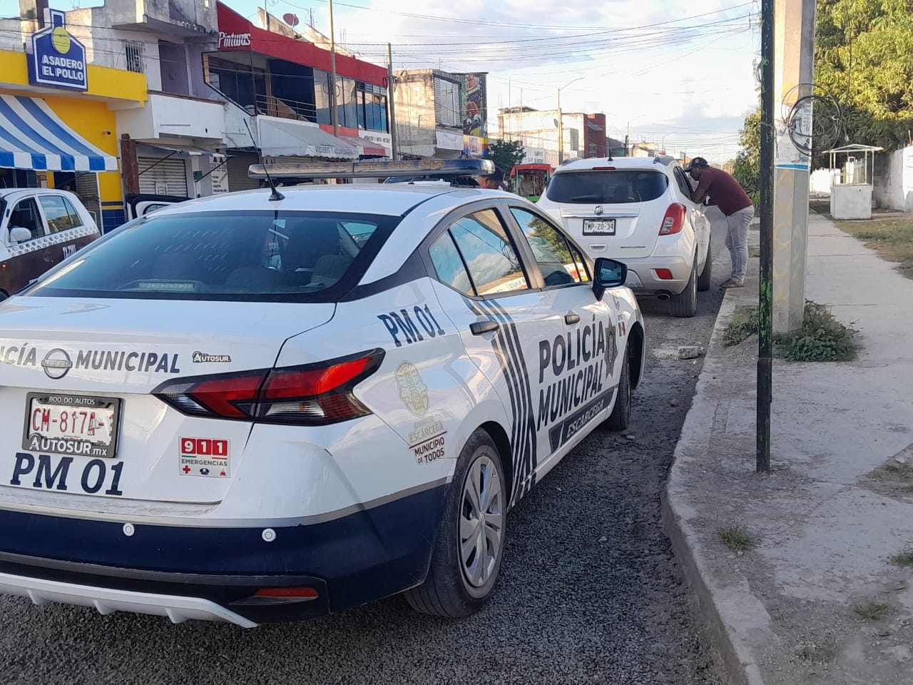 Mujer resulta lesionada al ser arrollada por camioneta Mujer resulta lesionada al ser arrollada por camioneta