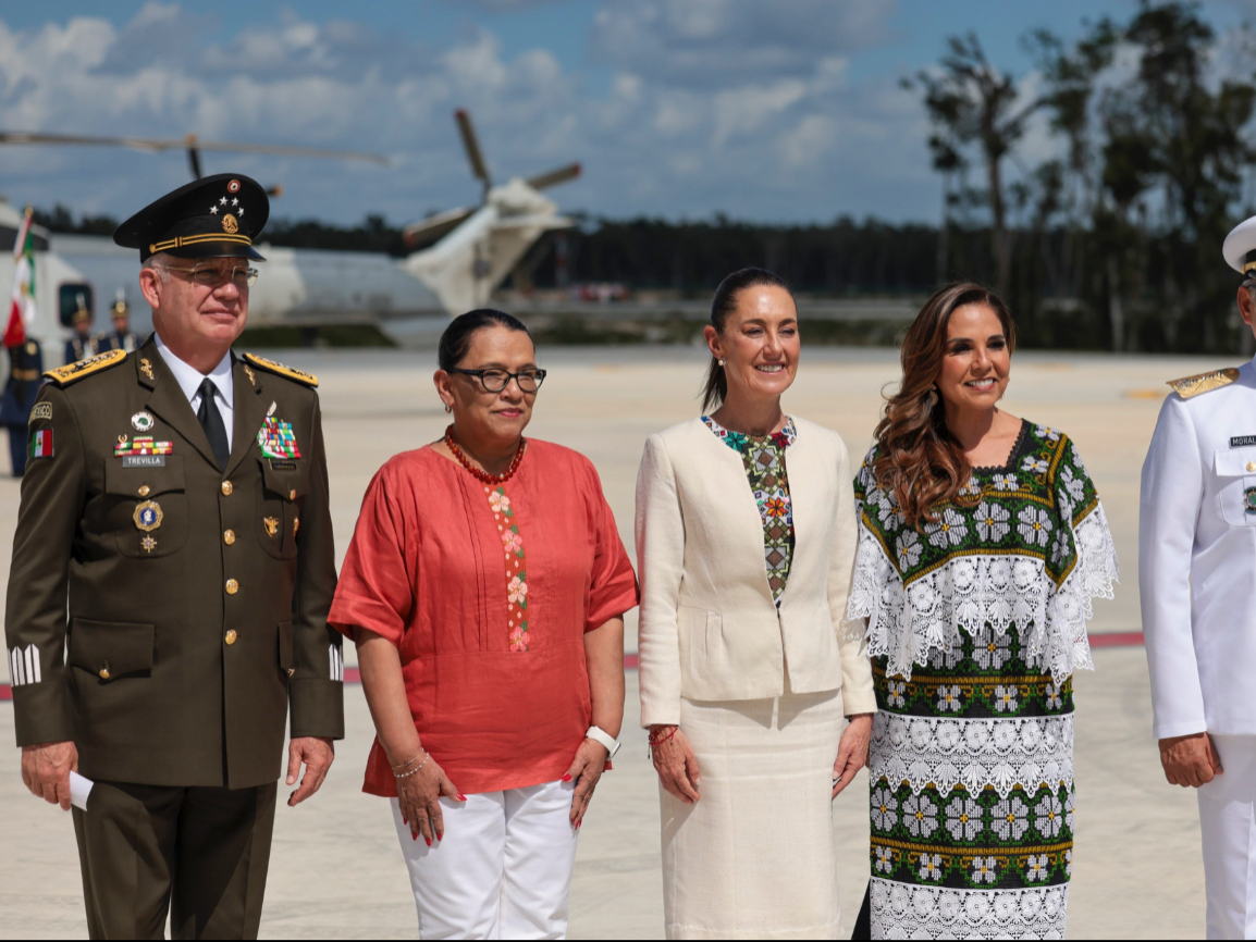 Acompañaron a la presidenta altos mandos militares y autoridades como la gobernadora de Quintana Roo, Mara Lezama Acompañaron a la presidenta altos mandos militares y autoridades como la gobernadora de Quintana Roo, Mara Lezama