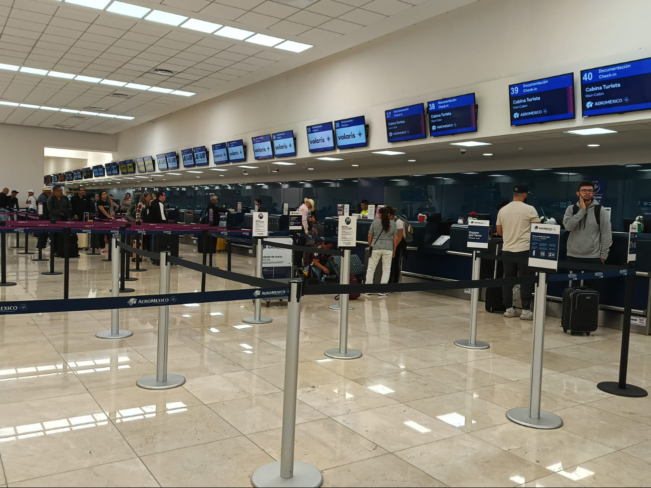 El aeropuerto de Mérida inició operaciones con leve afluencia de pasajeros El aeropuerto de Mérida inició operaciones con leve afluencia de pasajeros