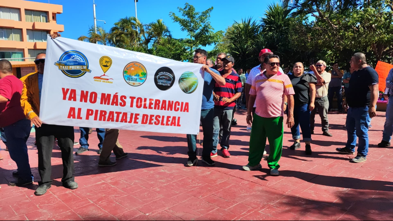 En una movilización acalorada, los taxistas se pelearon entre sí por evitar involucrar la política en el conflicto En una movilización acalorada, los taxistas se pelearon entre sí por evitar involucrar la política en el conflicto