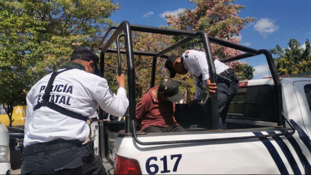 Ciudadanos reportaron a un hombre de 55 años por consumir bebidas embriagantes y acosar a transeúntes en la Alameda Ciudadanos reportaron a un hombre de 55 años por consumir bebidas embriagantes y acosar a transeúntes en la Alameda