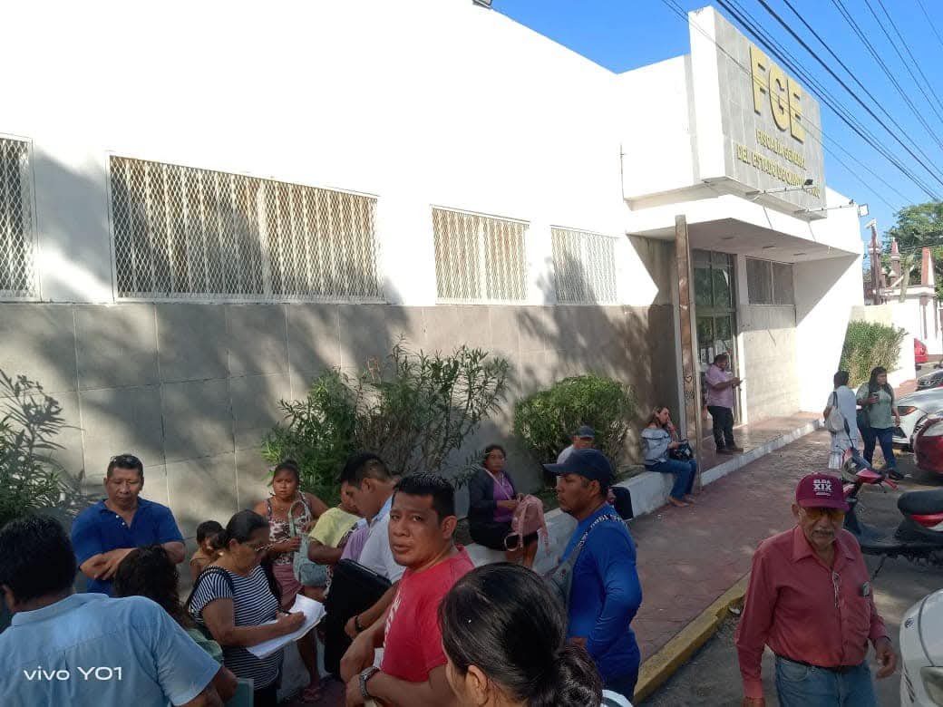 Diversas familias acudieron a la Fiscalía para denunciar el caso. Diversas familias acudieron a la Fiscalía para denunciar el caso.