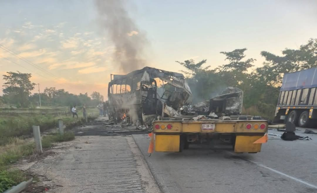 Confirman 38 muertos en trágico accidente carretero en Escárcega