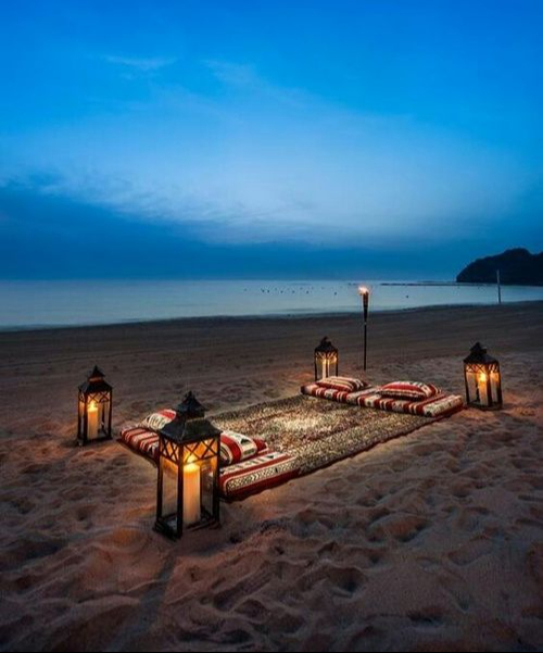 Las citas en la playa pueden ser una de las más románticas Las citas en la playa pueden ser una de las más románticas