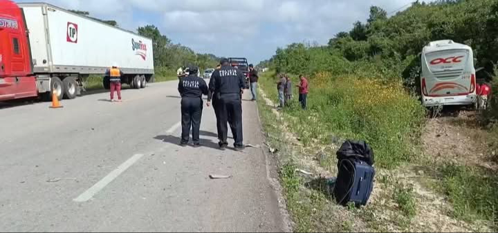 Autoridades brindaron apoyo necesario a los involucrados en el accidente. Autoridades brindaron apoyo necesario a los involucrados en el accidente.