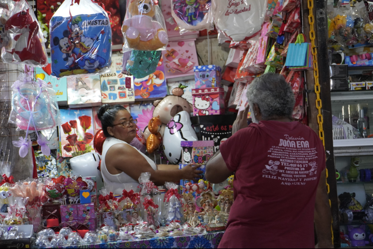 Comienzan ventas por el Día del Amor y la Amistad en el Mercado Principal