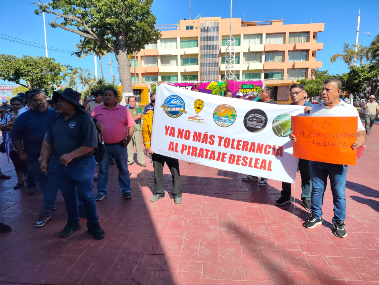Taxistas de Carmen amenazan con cierre de calles si no hay solución contra pochimóviles