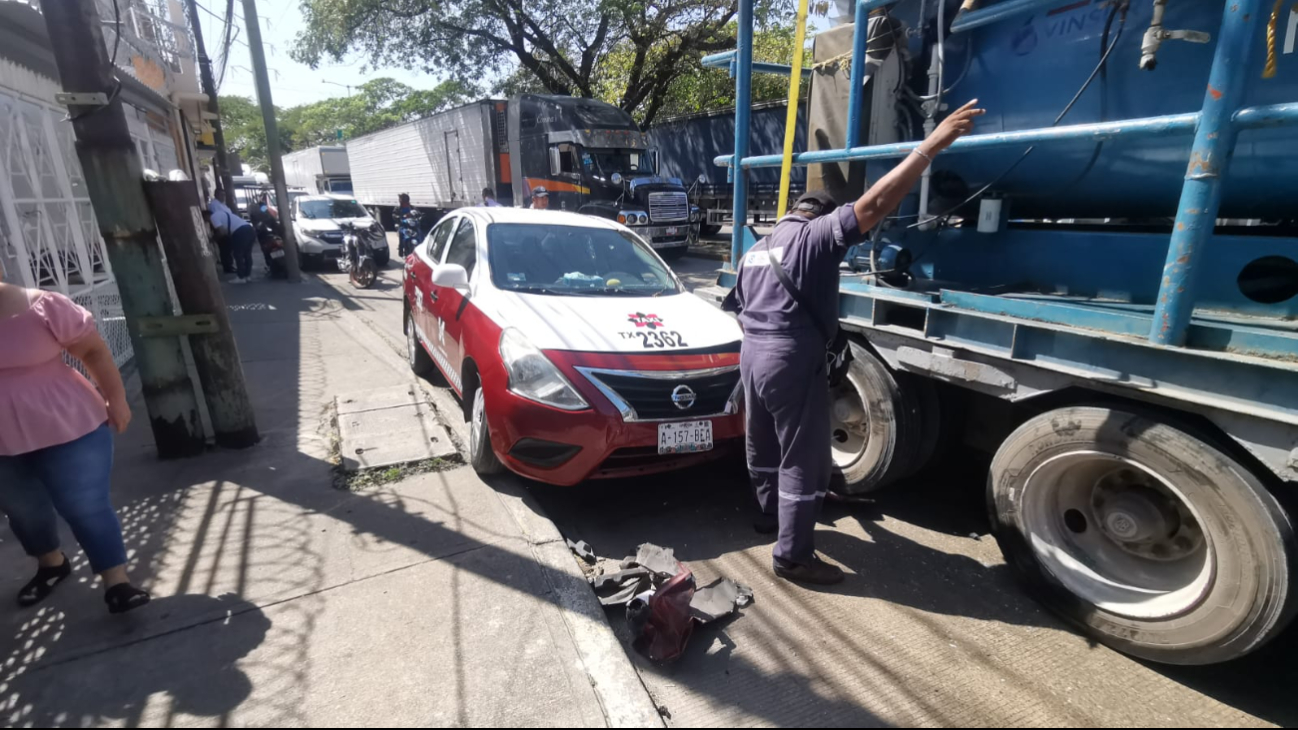 El incidente provocó un intenso tráfico vehicular en la zona.