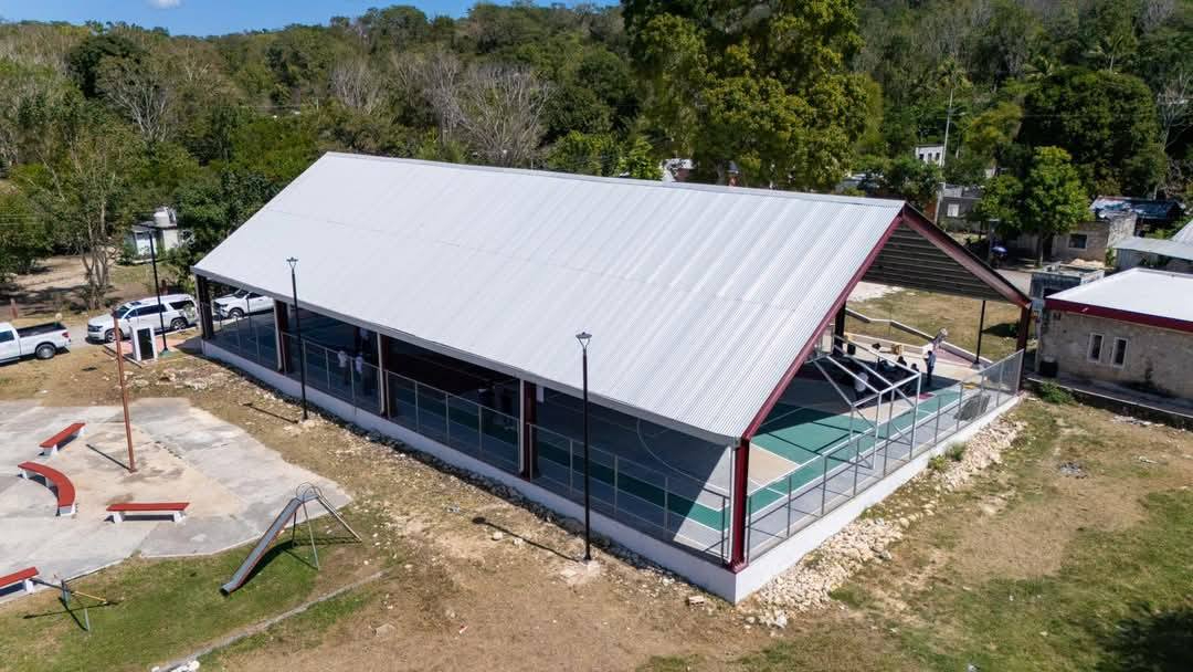 En Champotón, se inauguró la techumbre de la cancha y la malla perimetral del campo de fútbol en el Parque Infonavit, con un presupuesto de 5.4 millones de pesos En Champotón, se inauguró la techumbre de la cancha y la malla perimetral del campo de fútbol en el Parque Infonavit, con un presupuesto de 5.4 millones de pesos