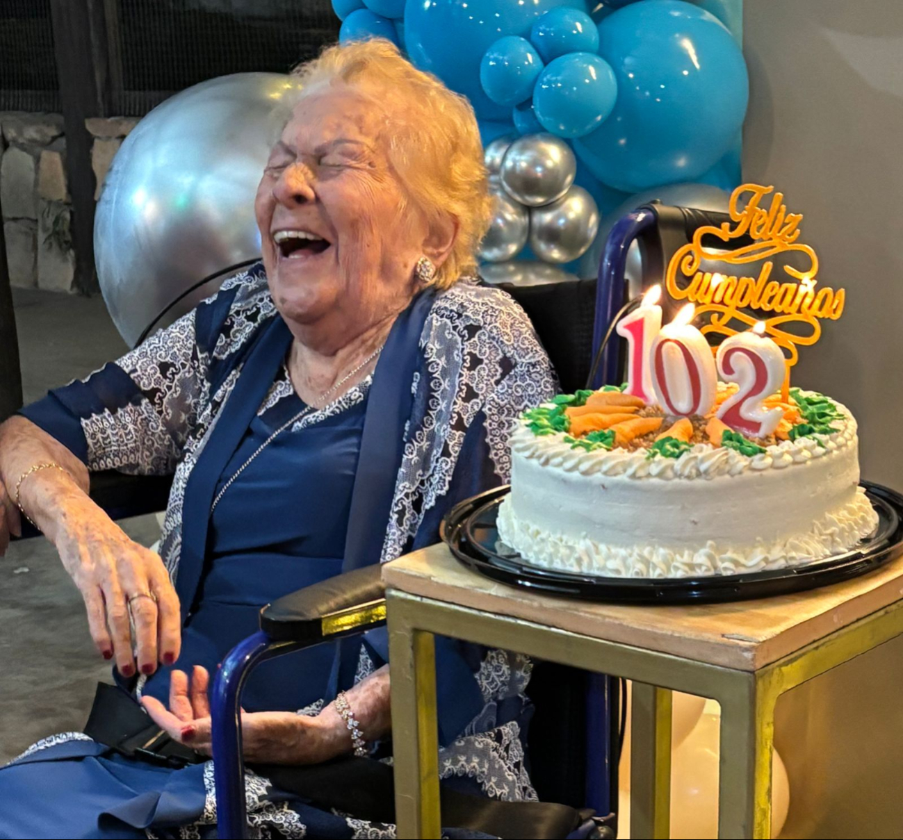 La señora Elda Mireya Sosa celebra su aniversario rodeada de sus hijos, nietos y bisnietos La señora Elda Mireya Sosa celebra su aniversario rodeada de sus hijos, nietos y bisnietos