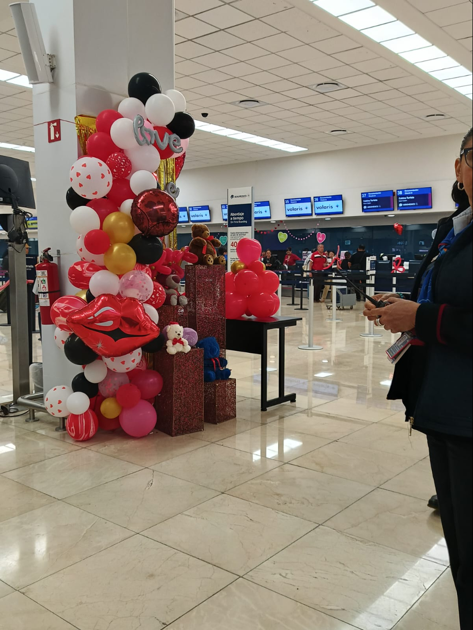 Las decoraciones fueron colocadas en el aeropuerto de Mérida Las decoraciones fueron colocadas en el aeropuerto de Mérida