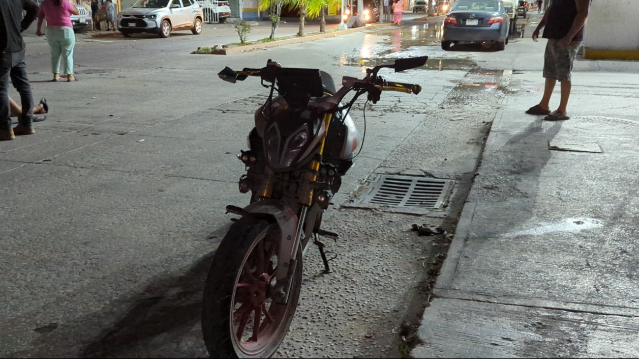 Motocicleta resguardada para evitar problemas legales Motocicleta resguardada para evitar problemas legales