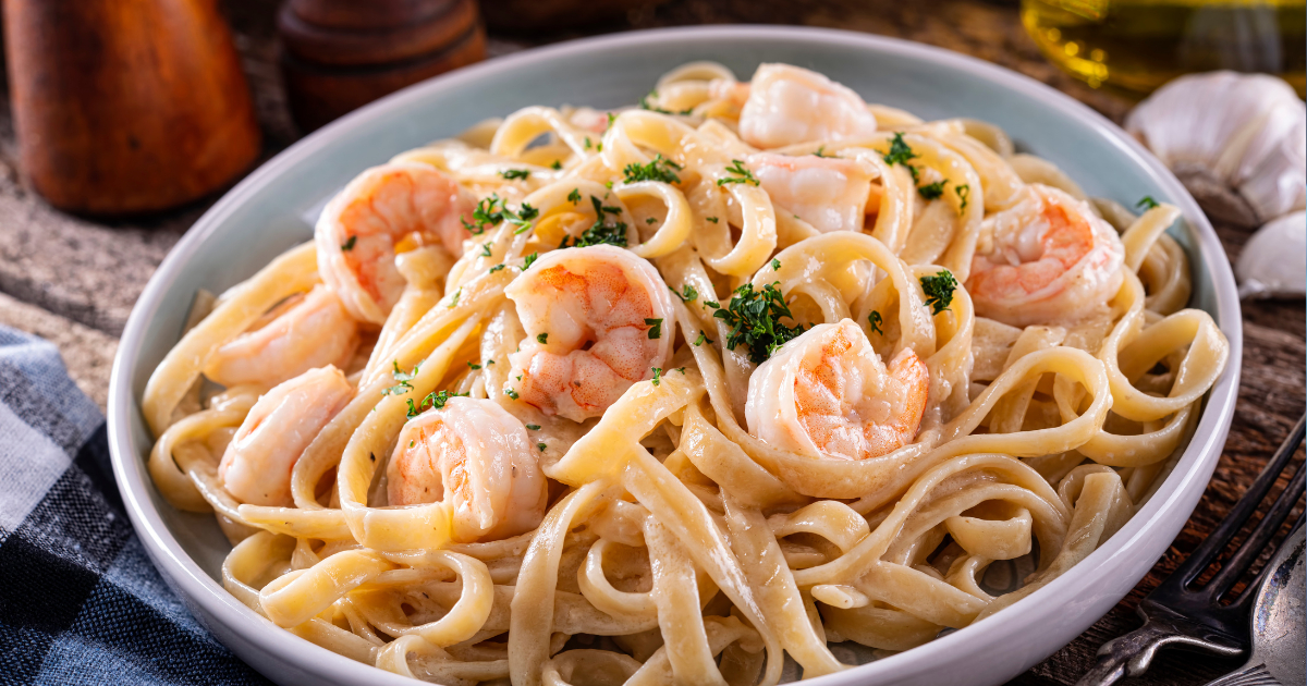 Pasta Alfredo con Camarones Pasta Alfredo con Camarones